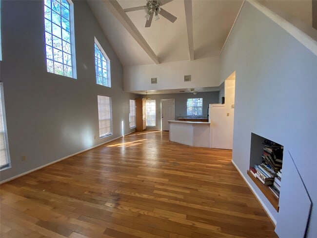 Building Photo - 24501 Pine Oaks Ct
