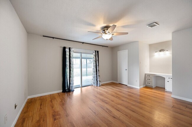 Building Photo - 23864 White Oak Ct