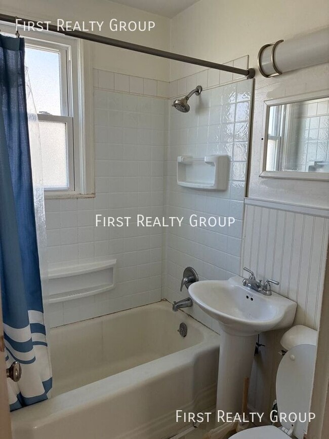 Building Photo - 714 Nordale Ave