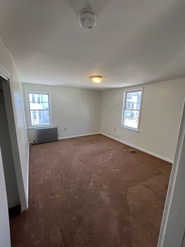 Building Photo - Central St Apartments