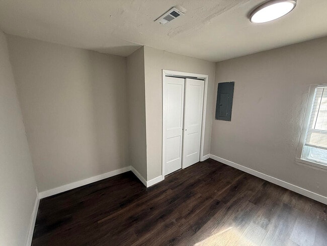 Building Photo - 210 Highview Ave