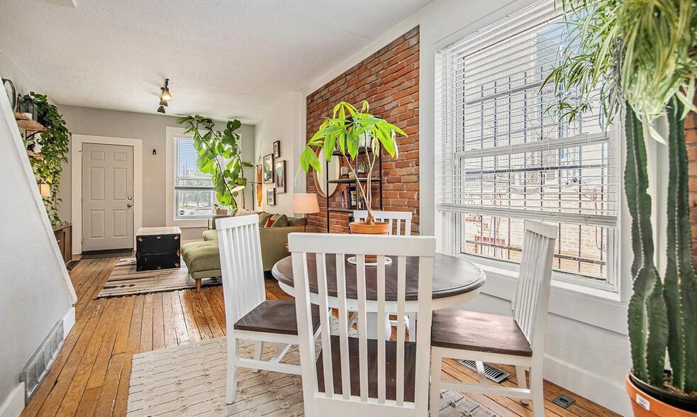 Building Photo - 121 E 8th Ave