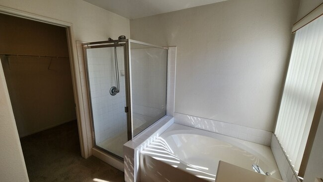 Building Photo - 3 Bedroom House in Sunset Glen Community