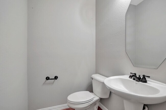 Building Photo - Stonebridge Ranch Beauty