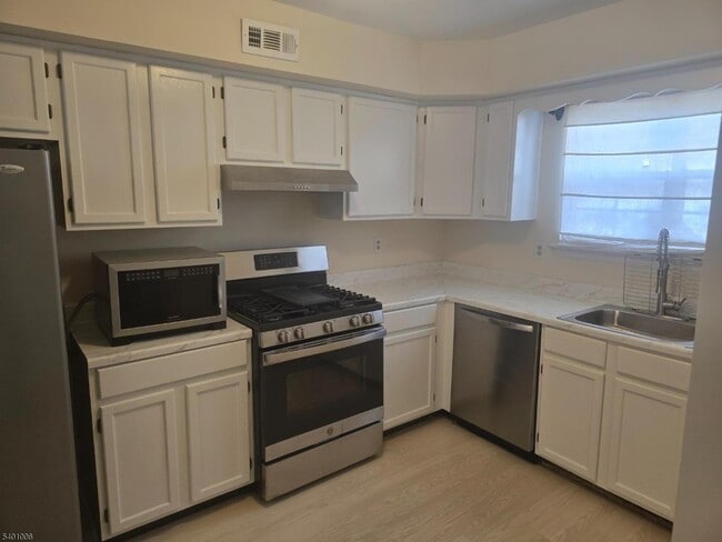 Building Photo - 754 Darlington Dr