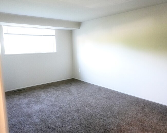 Master Bedroom - 1663 N Forest Park Ave