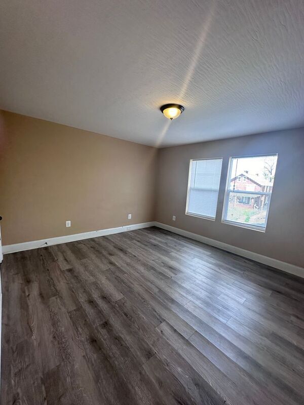 Building Photo - 431 E 14th Ave