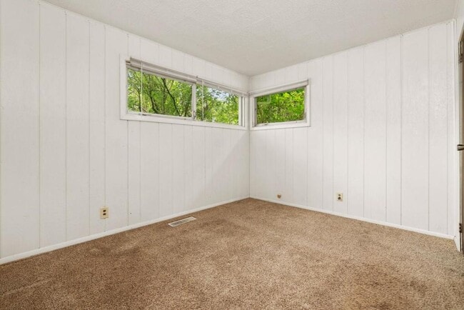 Building Photo - 1210 Blaine Dr