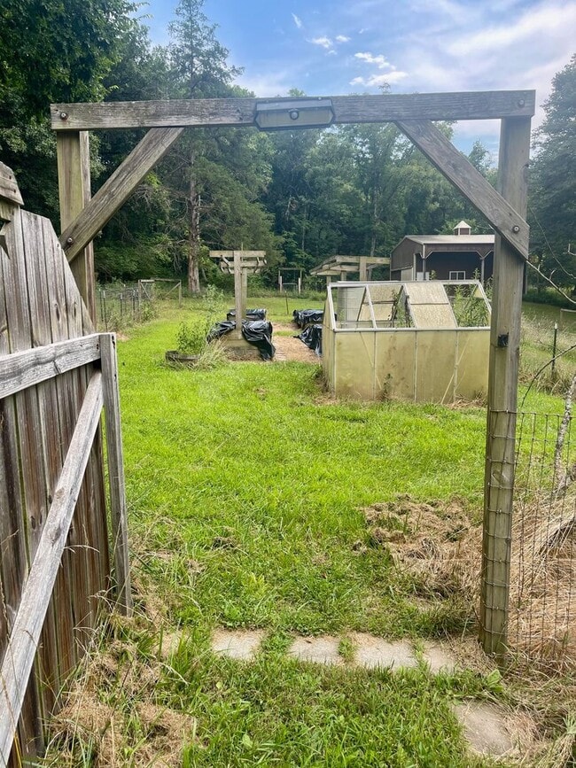 Building Photo - Unique 4 Bedroom Home on Dead-End Road w/ 6 Acres