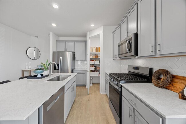 Building Photo - 432 Tinto St