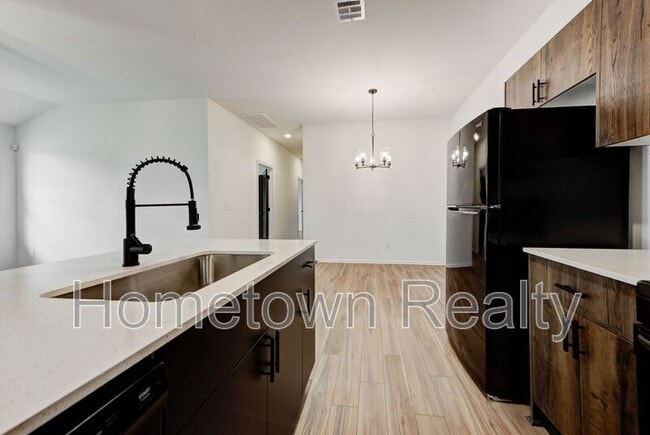 Building Photo - 414 N Cyn Ter
