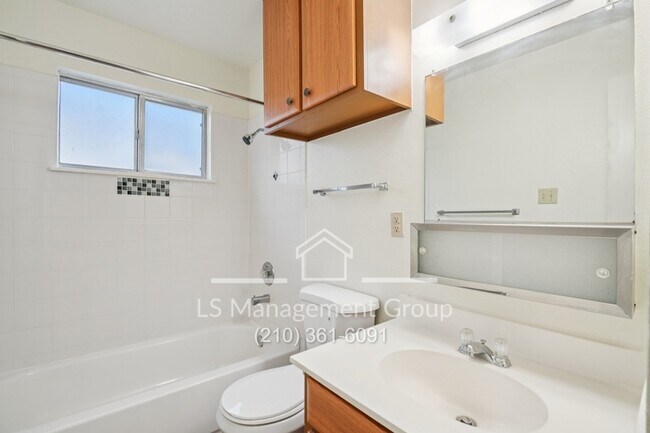 Building Photo - 6604 Cherryleaf St