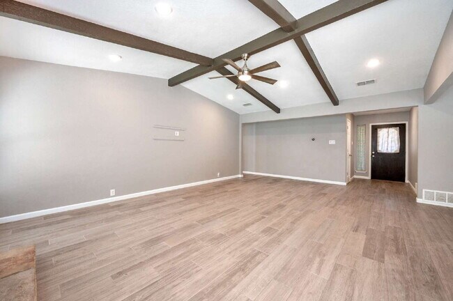 Building Photo - "Beautifully updated 3-Bed 2-Bath home Wit...