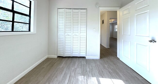 Building Photo - 2928 W Elrod Ave