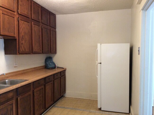 Building Photo - 228 E Bloomington St