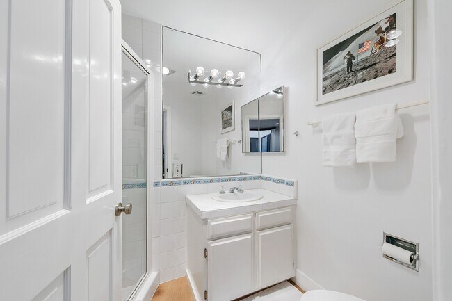 Building Photo - 6502 Dume Dr