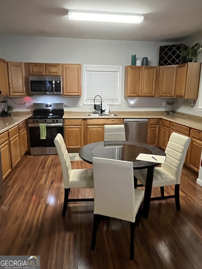 Building Photo - 500 Tulip Ln