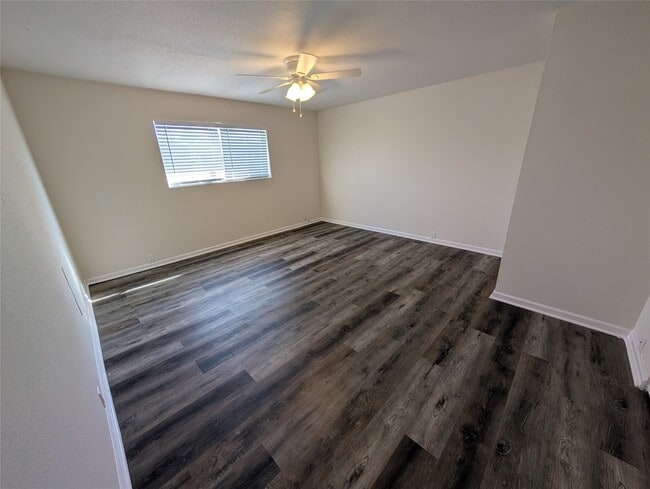 Building Photo - 2101 Fountain View Dr