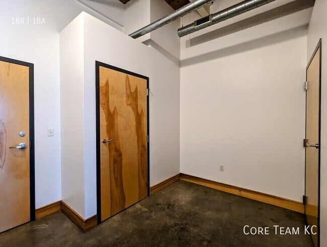 Building Photo - 382 W 22nd St