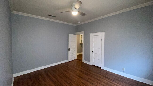 Building Photo - Charming Fairmount Bungalow