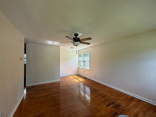 Building Photo - 808 W 32nd St
