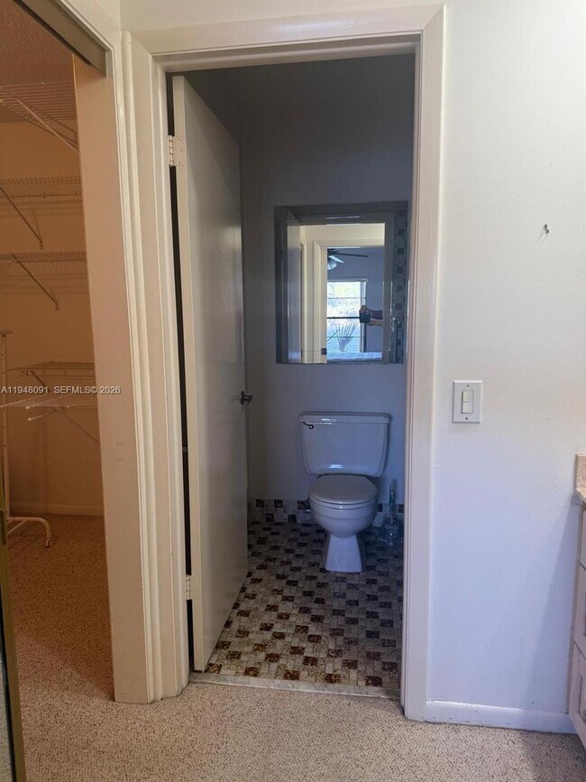 Building Photo - 412 Briarwood Cir