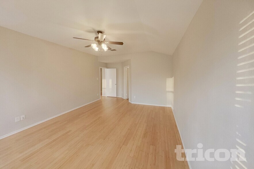 Building Photo - 216 Rambling Way