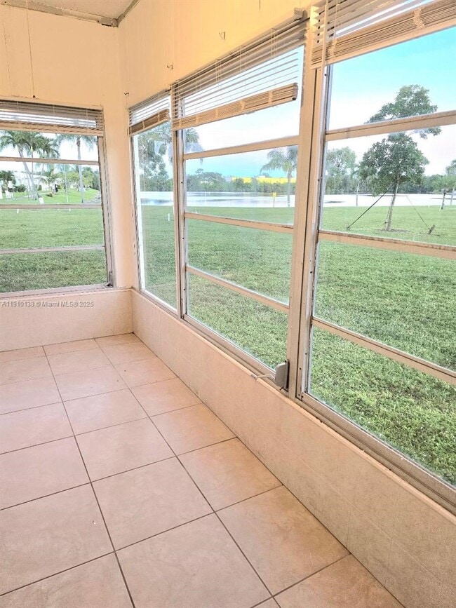 Building Photo - 2309 Park Ln