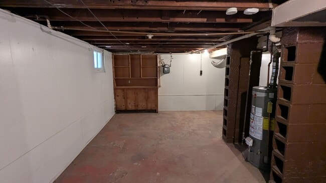 Building Photo - Newly renovated gem located in Akron