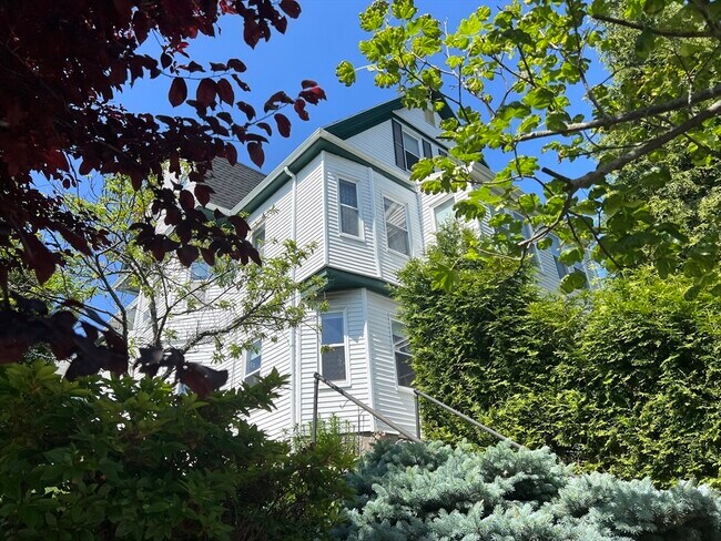 Building Photo - 656 Washington St