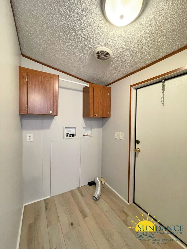 Building Photo - Great 3 Bedroom Mobile Home In Fort Walton...