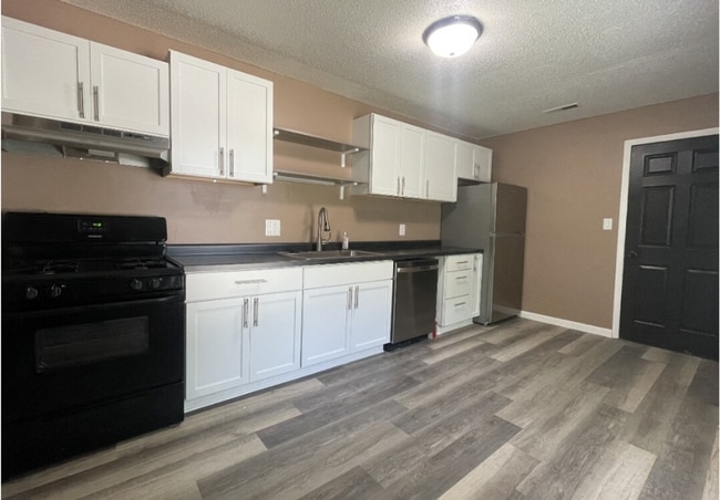 Building Photo - North End- 3 bed, 1 bath- A/O schools!