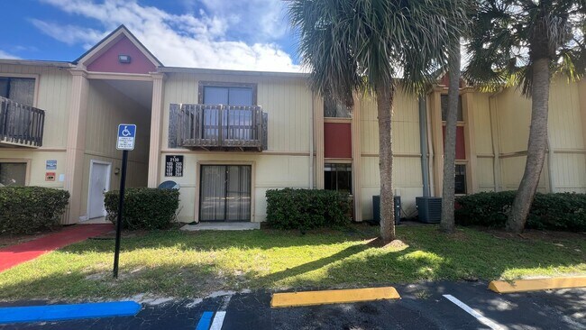 Building Photo - Cozy 2 BD/ 2 BA Apartment in Palm Bay! Washer and Dryer INCLUDED!