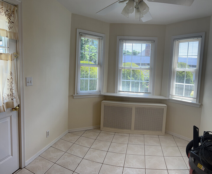 Eat In Kitchen Nook - 2457 4th Ave