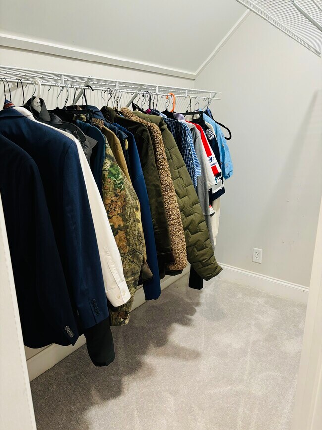 Building Photo - 303 Stonehaven Ln