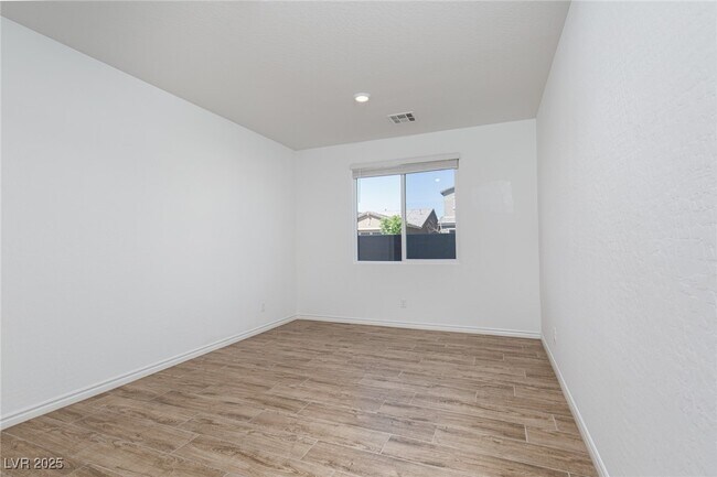 Building Photo - 1639 Dire Wolf Ave