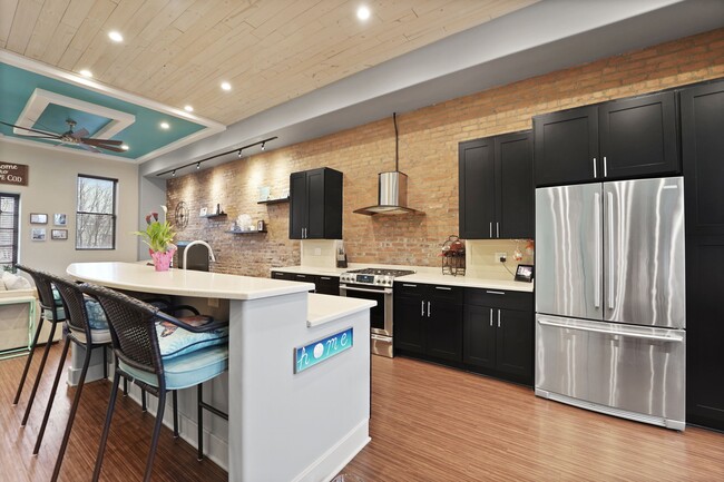 Building Photo - 334 Broad St