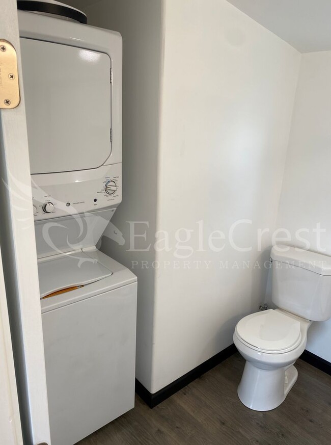 Building Photo - One Bedroom Cottage
