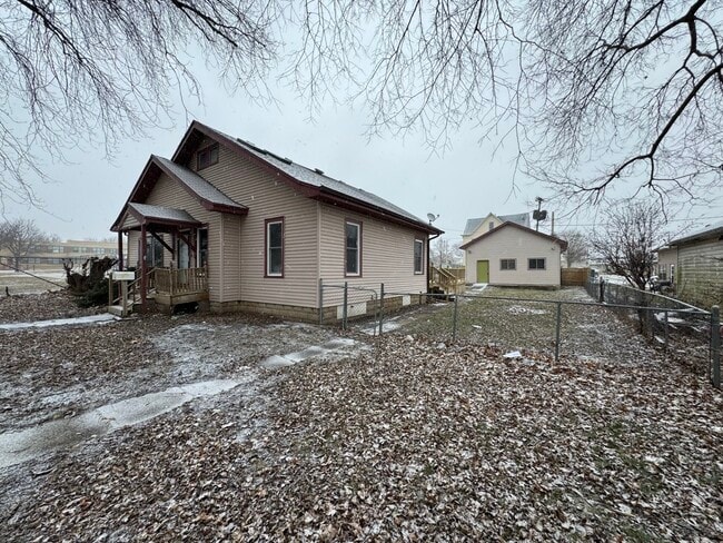 Building Photo - 309 N 9th St