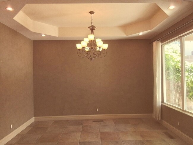 Building Photo - High Desert Home