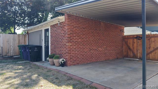 Building Photo - 1325 Dahlia St