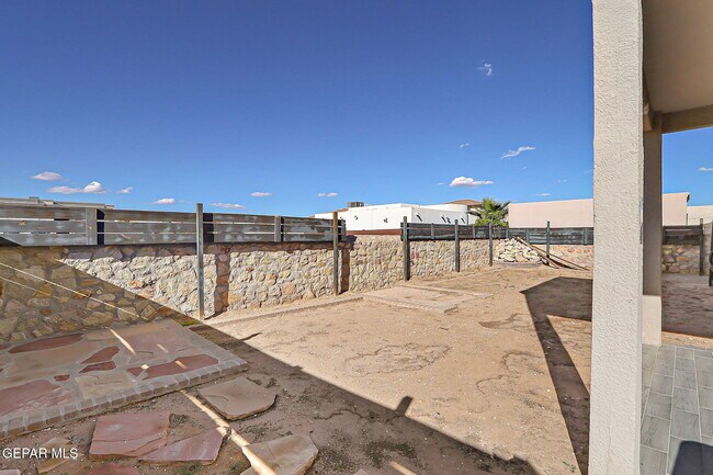 Building Photo - 14805 Holly Springs