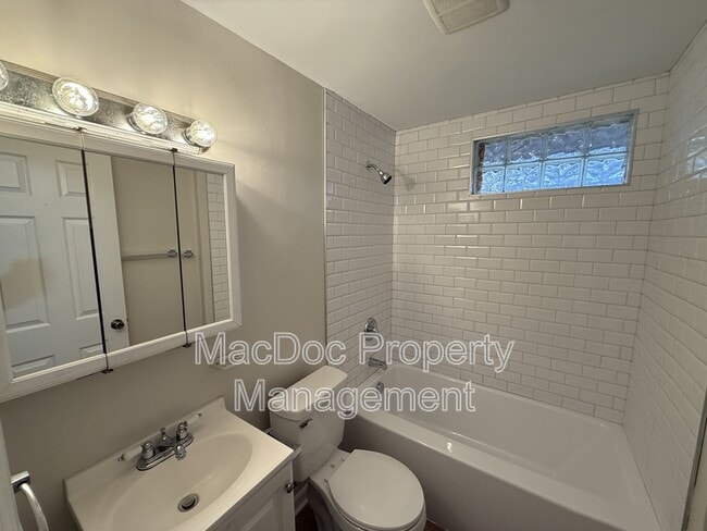 Building Photo - 900 Lakeview Pkwy