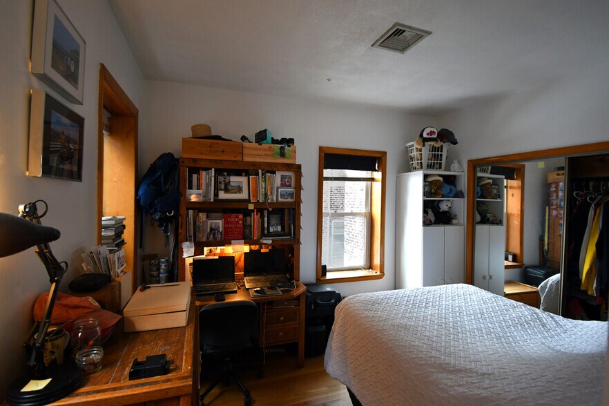 Building Photo - 374 North St