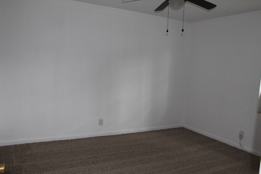 Building Photo - 121 Ariana St