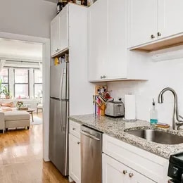 Building Photo - 527 W Aldine Ave