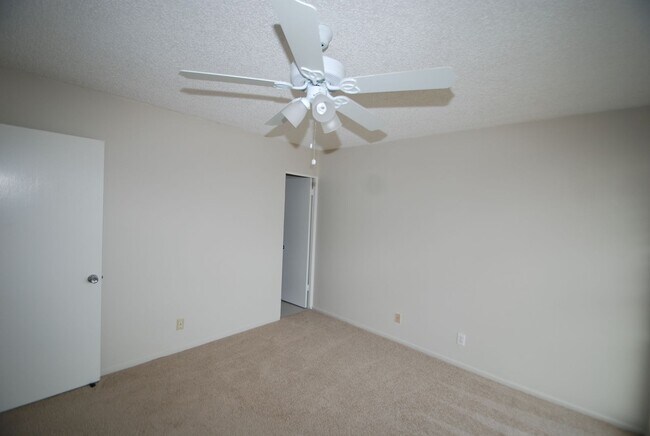 Building Photo - 1219-1219 Kuokoa St