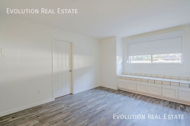 Building Photo - 7502 E. Thomas-105