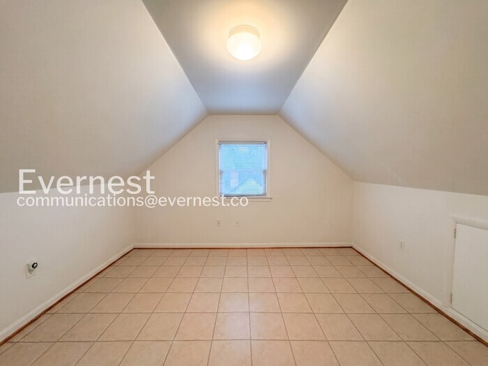 Building Photo - 5427 Varnum St