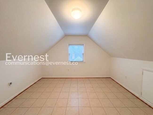 Building Photo - 4-Bed/2-Bath Home with Fenced Yard/ Available Soon!